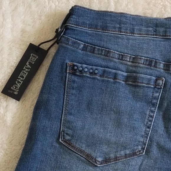 ✨️HP✨️ Blank NYC🗽The Fulton Mid Rise Denim Shorts - NWT - Picture 7 of 13